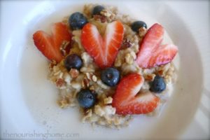 Honey-Cream-Berries-Oatmeal