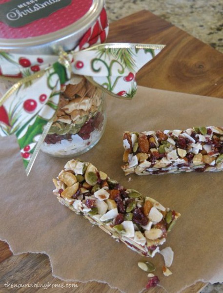 Mason Jar Granola Bars | DIY Christmas Gifts For Everyone In Your List